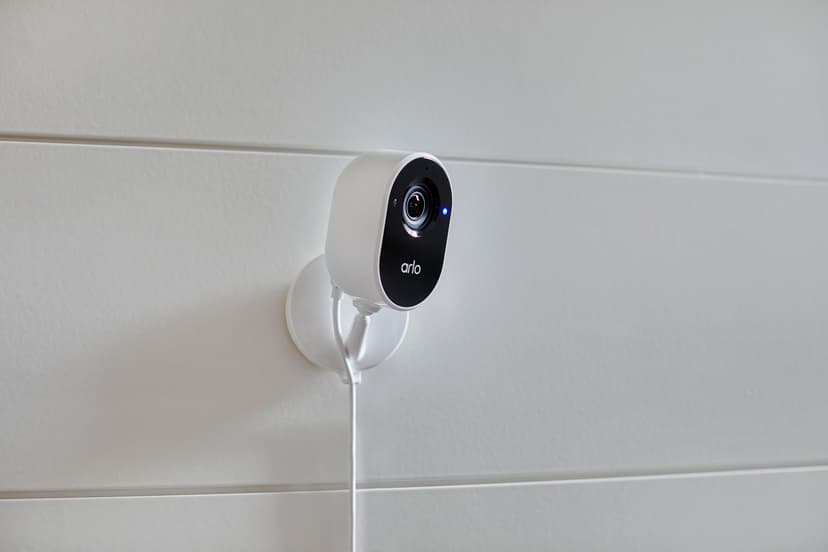 Arlo Essential Indoor Camera Black (VMC2040B100EUS) Dustinhome.se