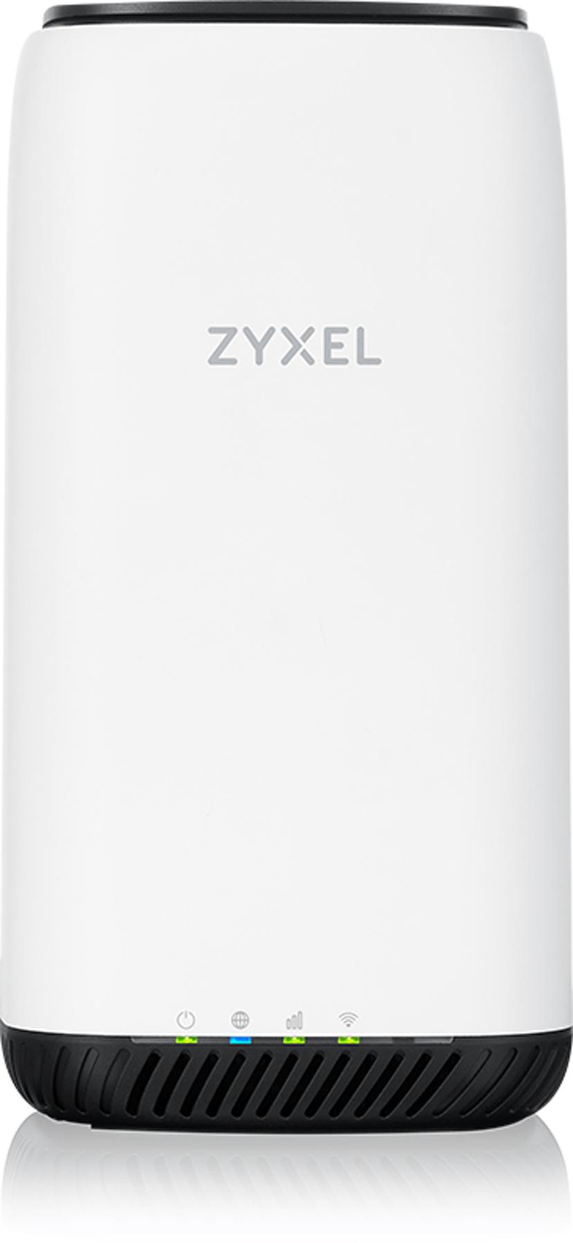 Zyxel Pakke med Zyxel Nebula NR5101-ruter og Poynting XPOL-2-5G-antenne