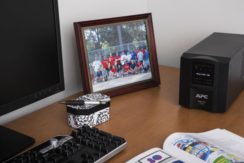 APC Smart-UPS SMT750IC LCD 230V Med SmartConnect