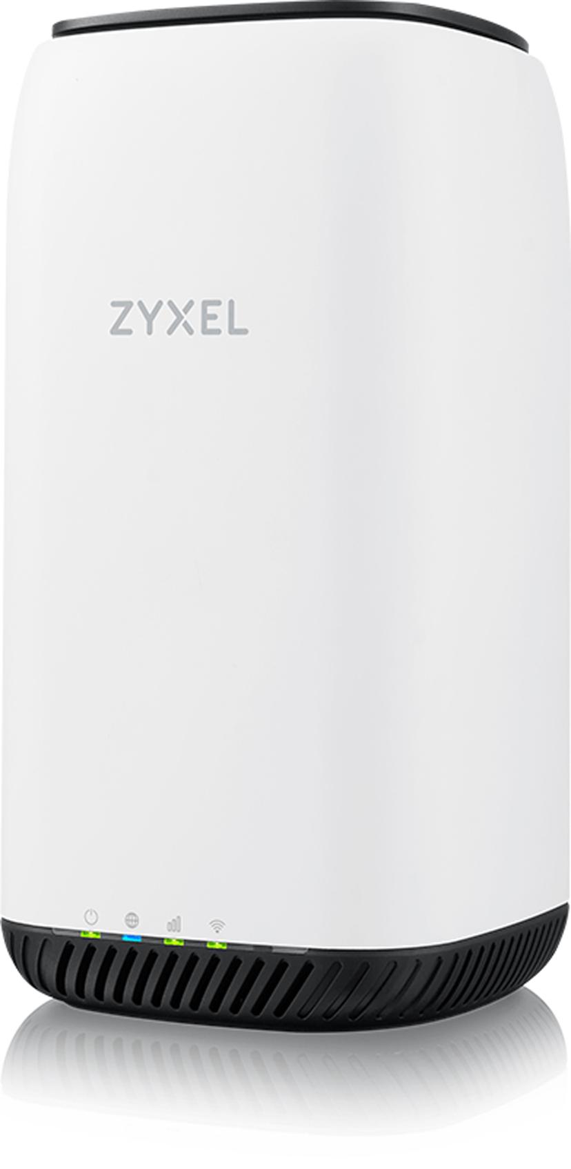 Zyxel Pakke med Zyxel Nebula NR5101-router og Poynting XPOL-2-5G-antenne
