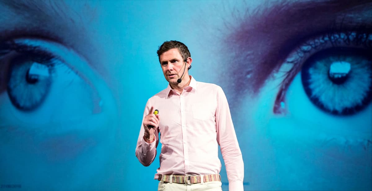 Patrick Hamilton Walsh, når han holder foredrag.